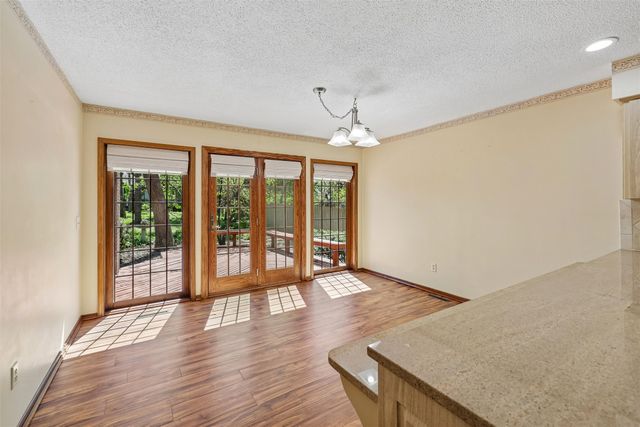 7016 Rocklyn Circle, Urbandale, IA 50322
