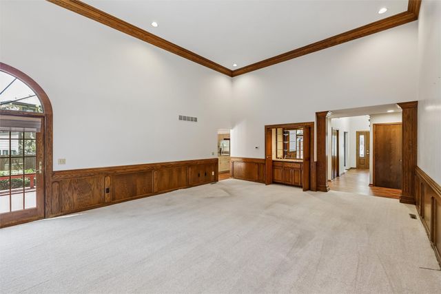 7016 Rocklyn Circle, Urbandale, IA 50322
