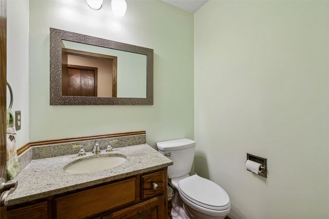 7016 Rocklyn Circle, Urbandale, IA 50322