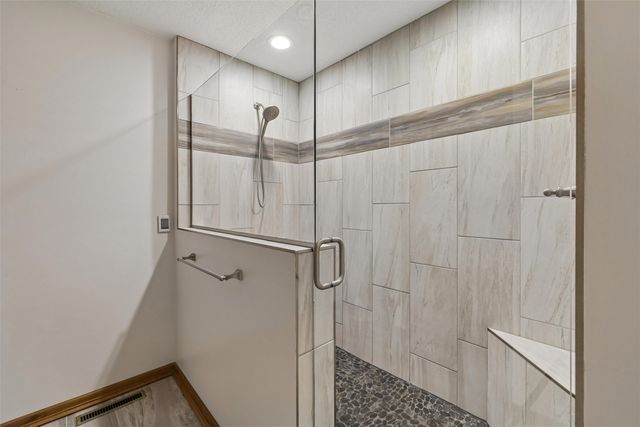 7016 Rocklyn Circle, Urbandale, IA 50322
