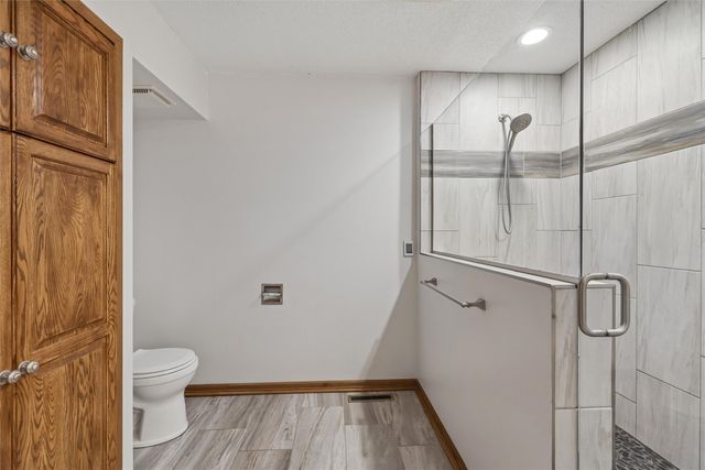 7016 Rocklyn Circle, Urbandale, IA 50322