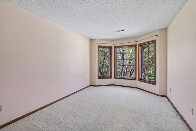 7016 Rocklyn Circle, Urbandale, IA 50322