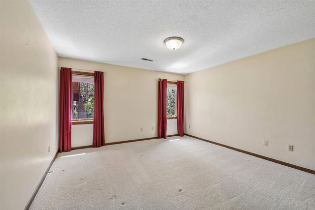 7016 Rocklyn Circle, Urbandale, IA 50322