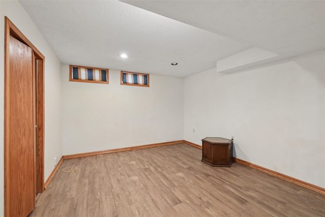 7016 Rocklyn Circle, Urbandale, IA 50322