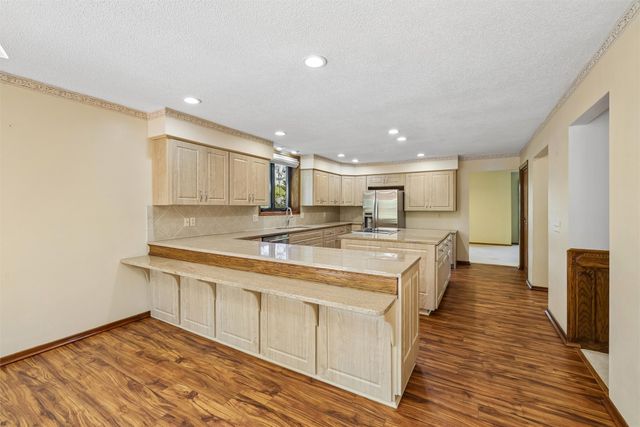 7016 Rocklyn Circle, Urbandale, IA 50322