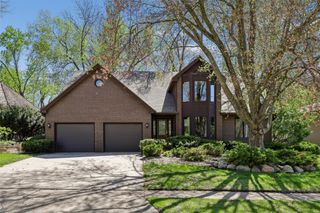 7016 Rocklyn Circle, Urbandale, IA 50322