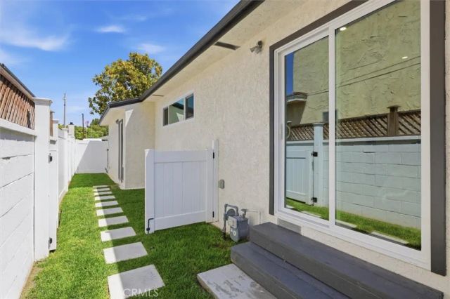 2720 Spreckels Lane, Redondo Beach, CA 90278