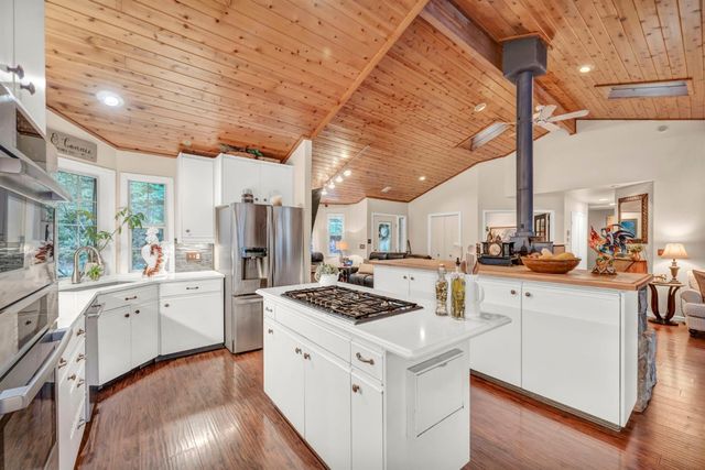 5962 Arrowhead Dr, Foresthill, CA 95631