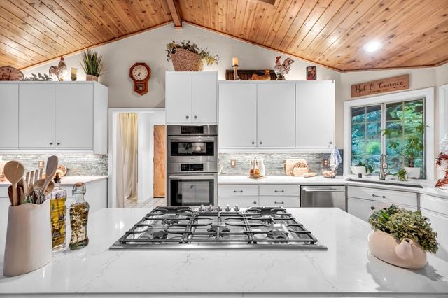 5962 Arrowhead Dr, Foresthill, CA 95631