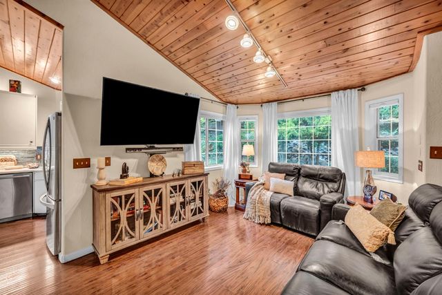 5962 Arrowhead Dr, Foresthill, CA 95631