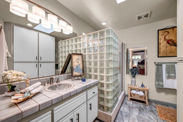 5962 Arrowhead Dr, Foresthill, CA 95631