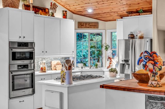 5962 Arrowhead Dr, Foresthill, CA 95631