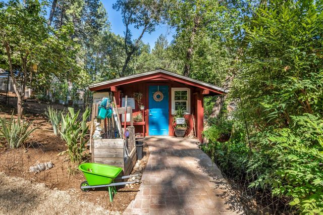 5962 Arrowhead Dr, Foresthill, CA 95631
