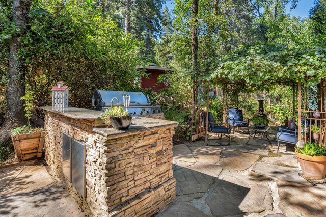 5962 Arrowhead Dr, Foresthill, CA 95631