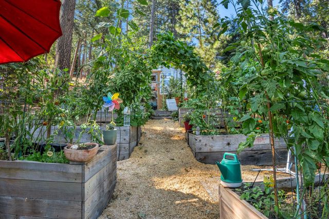 5962 Arrowhead Dr, Foresthill, CA 95631