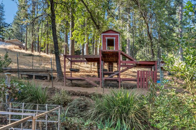 5962 Arrowhead Dr, Foresthill, CA 95631