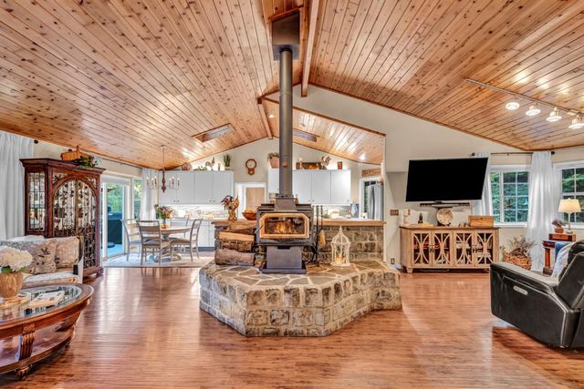 5962 Arrowhead Dr, Foresthill, CA 95631