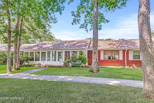 37D Cambridge Court 100, Lakewood, NJ 08701