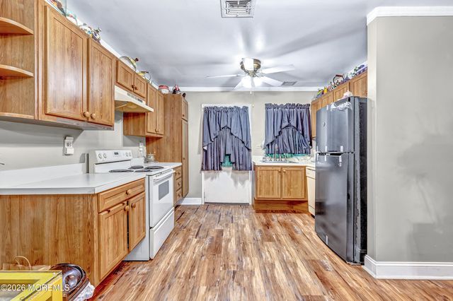 37D Cambridge Court 100, Lakewood, NJ 08701