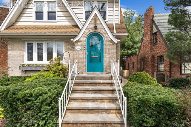 414 Cloverly Road, Grosse Pointe Farms, MI 48236