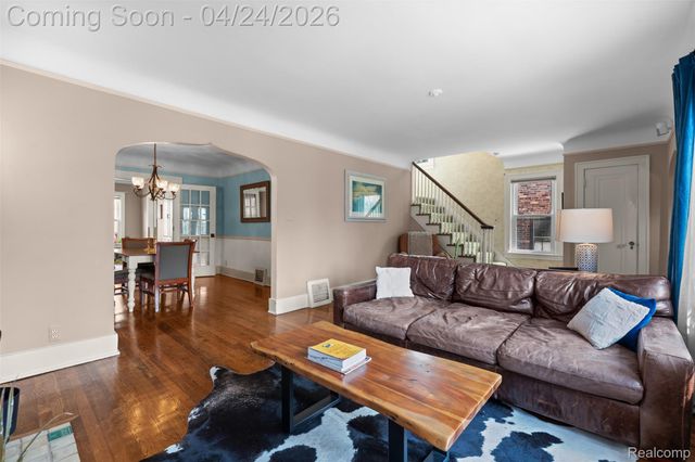 414 Cloverly Road, Grosse Pointe Farms, MI 48236