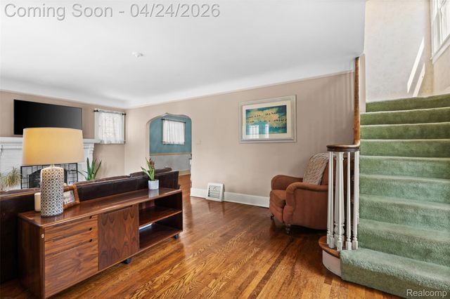 414 Cloverly Road, Grosse Pointe Farms, MI 48236