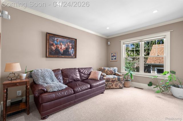 414 Cloverly Road, Grosse Pointe Farms, MI 48236