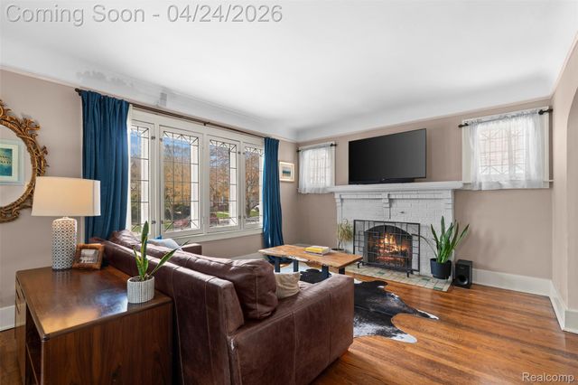 414 Cloverly Road, Grosse Pointe Farms, MI 48236