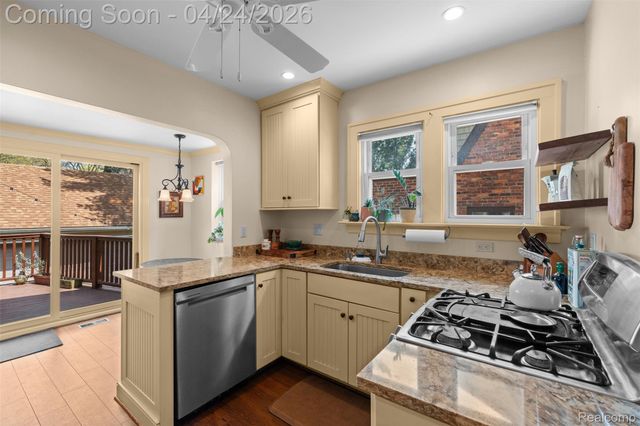 414 Cloverly Road, Grosse Pointe Farms, MI 48236