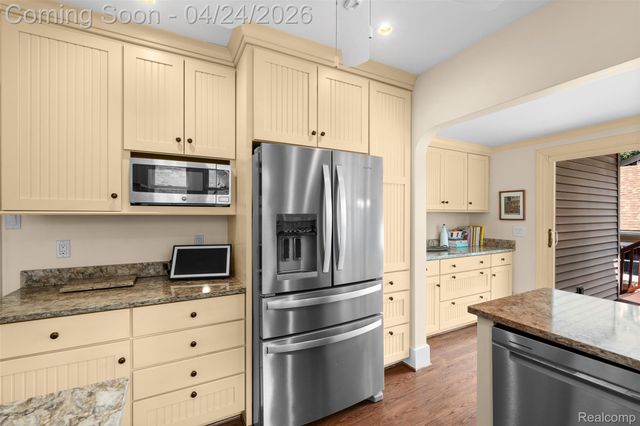 414 Cloverly Road, Grosse Pointe Farms, MI 48236