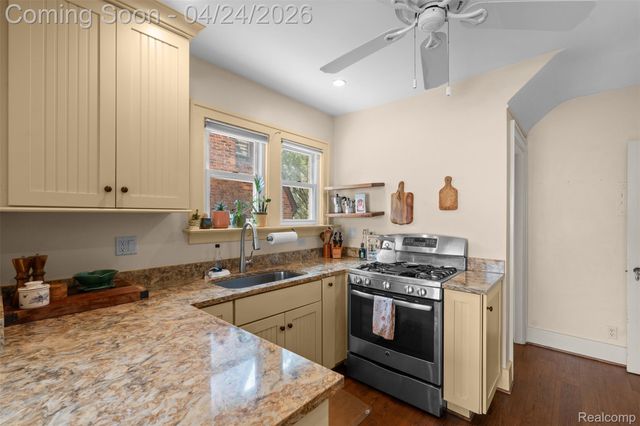 414 Cloverly Road, Grosse Pointe Farms, MI 48236