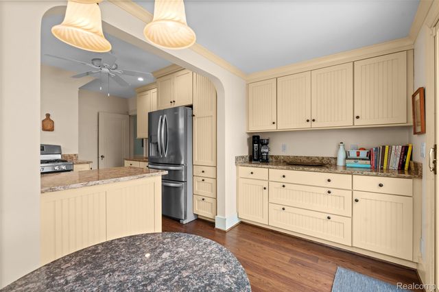 414 Cloverly Road, Grosse Pointe Farms, MI 48236