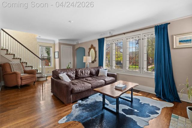 414 Cloverly Road, Grosse Pointe Farms, MI 48236