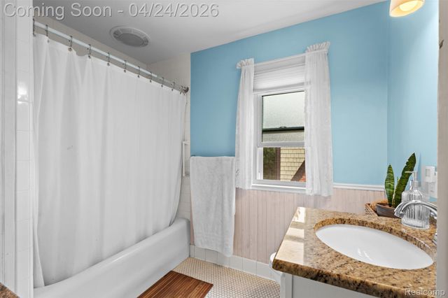 414 Cloverly Road, Grosse Pointe Farms, MI 48236