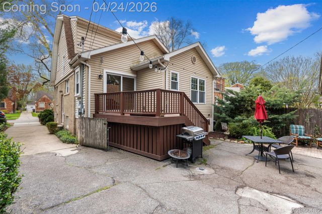 414 Cloverly Road, Grosse Pointe Farms, MI 48236