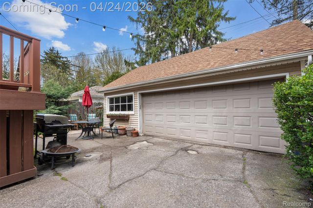414 Cloverly Road, Grosse Pointe Farms, MI 48236