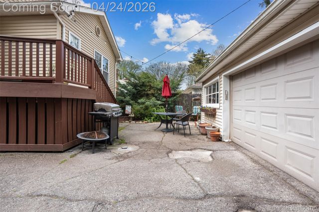 414 Cloverly Road, Grosse Pointe Farms, MI 48236