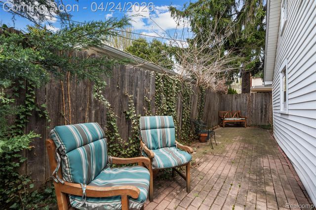 414 Cloverly Road, Grosse Pointe Farms, MI 48236