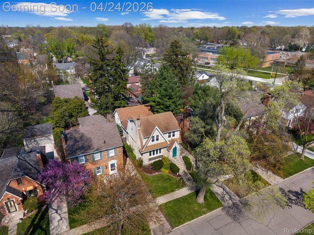 414 Cloverly Road, Grosse Pointe Farms, MI 48236