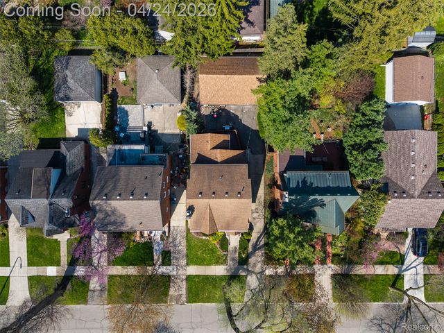 414 Cloverly Road, Grosse Pointe Farms, MI 48236