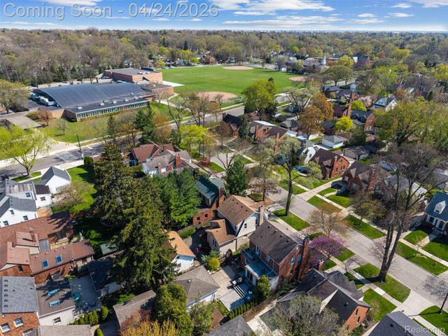 414 Cloverly Road, Grosse Pointe Farms, MI 48236