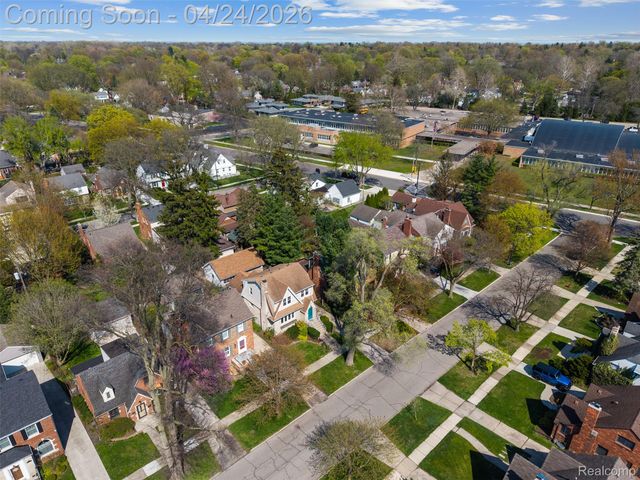 414 Cloverly Road, Grosse Pointe Farms, MI 48236