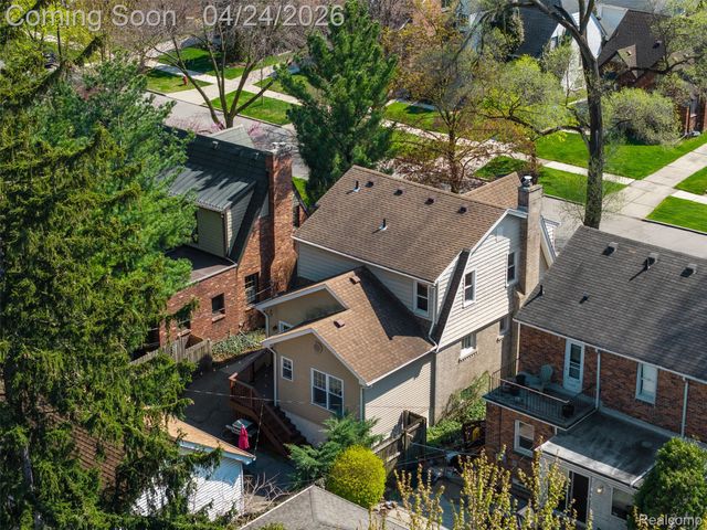 414 Cloverly Road, Grosse Pointe Farms, MI 48236