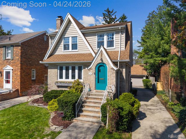 414 Cloverly Road, Grosse Pointe Farms, MI 48236