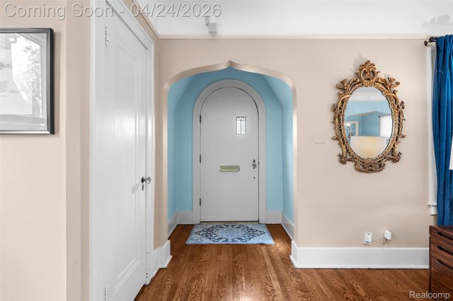 414 Cloverly Road, Grosse Pointe Farms, MI 48236