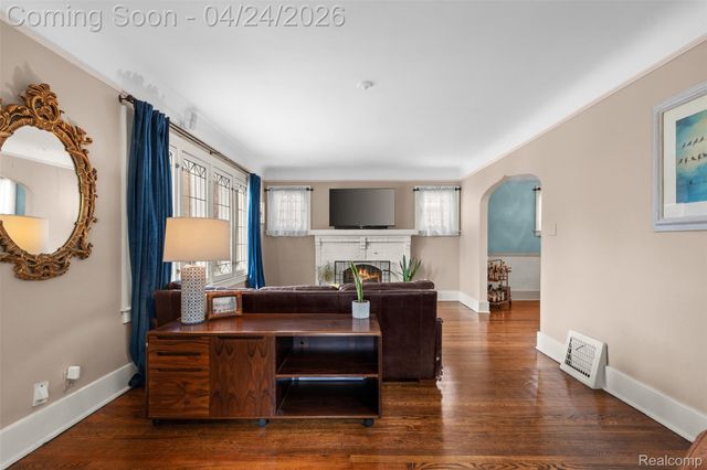 414 Cloverly Road, Grosse Pointe Farms, MI 48236