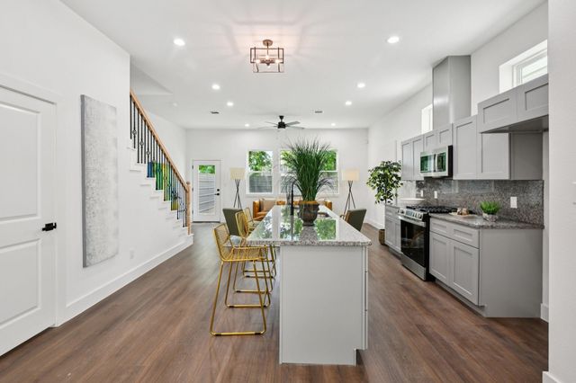 6808 Madrid St, Houston, TX 77021