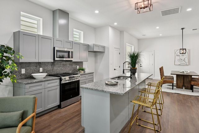6808 Madrid St, Houston, TX 77021