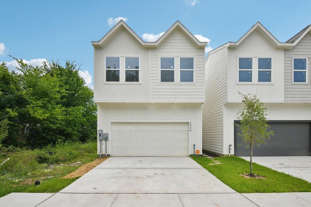 6808 Madrid St, Houston, TX 77021