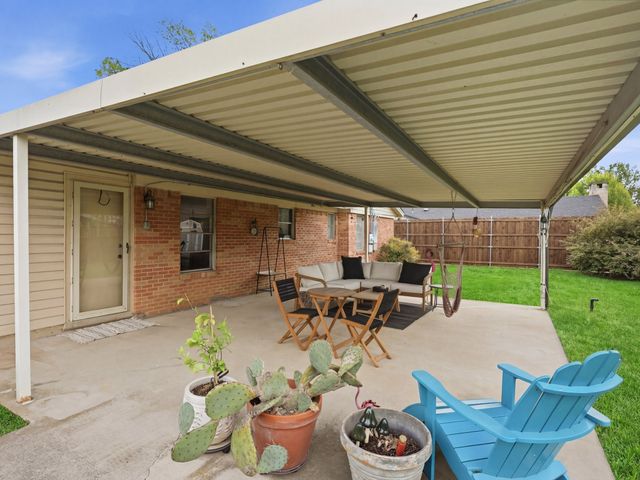 2613 W Rochelle Road, Irving, TX 75062